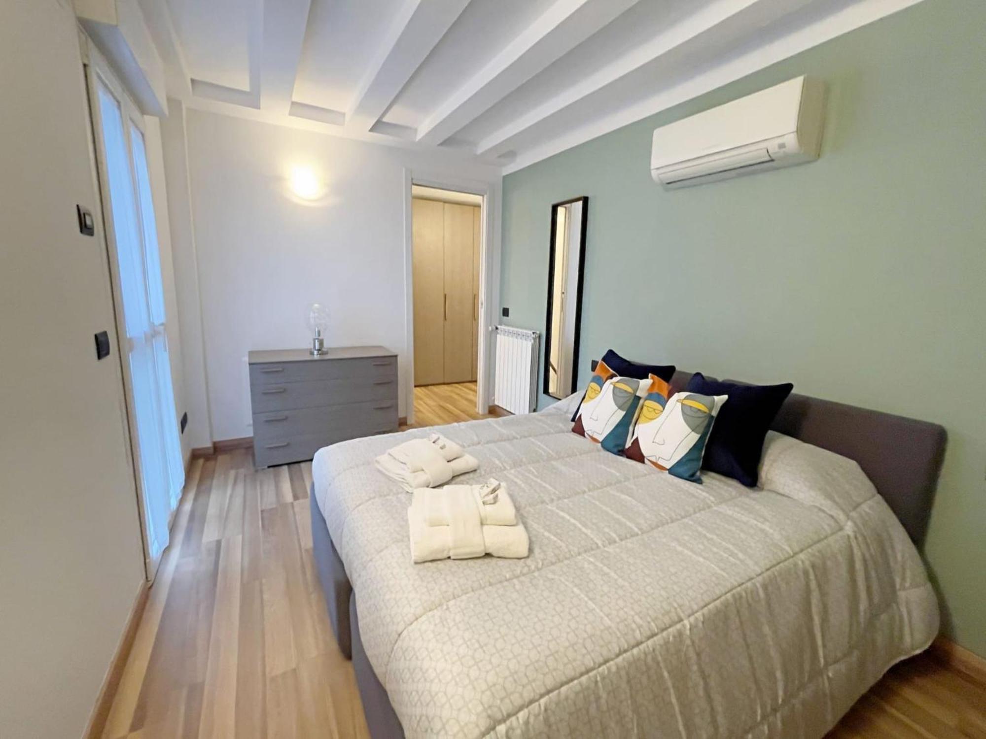 Apartment Candiani F2 Trilocale 2 Livelli Mailand
